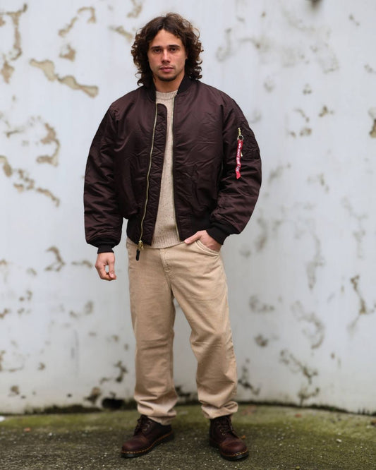 Carhartt - Maglione e Pantalone | Alpha Industries - Giubbotto | Dr Martens - Scarpa