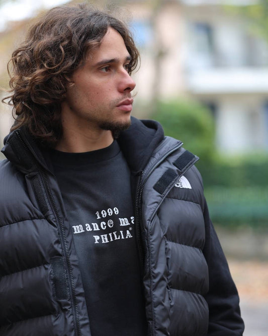 Philia - T-shirt | Iuter - Jeans | Dickies - Felpa | The North Face - Giubbotto smanicato